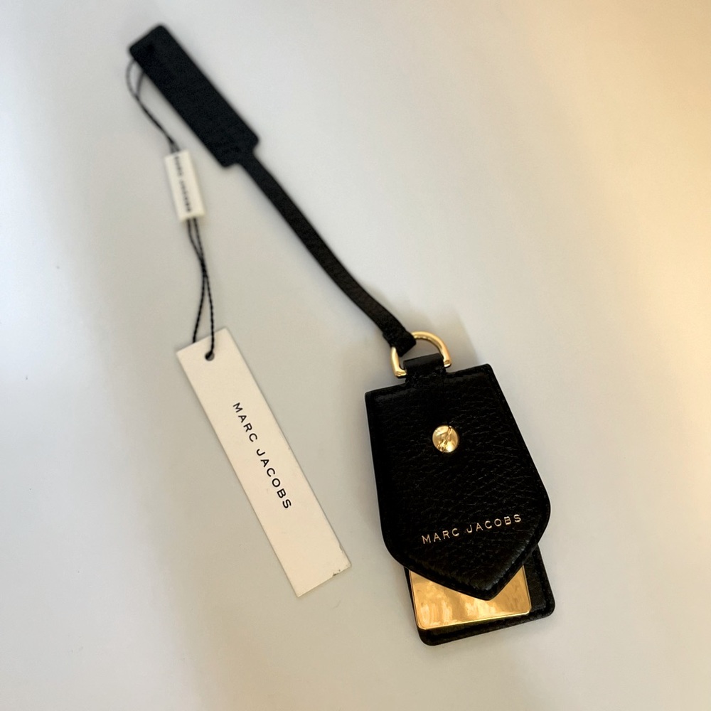 MARC JACOBS Leather Luggage Handbag Shad Hang Tag! NEW!